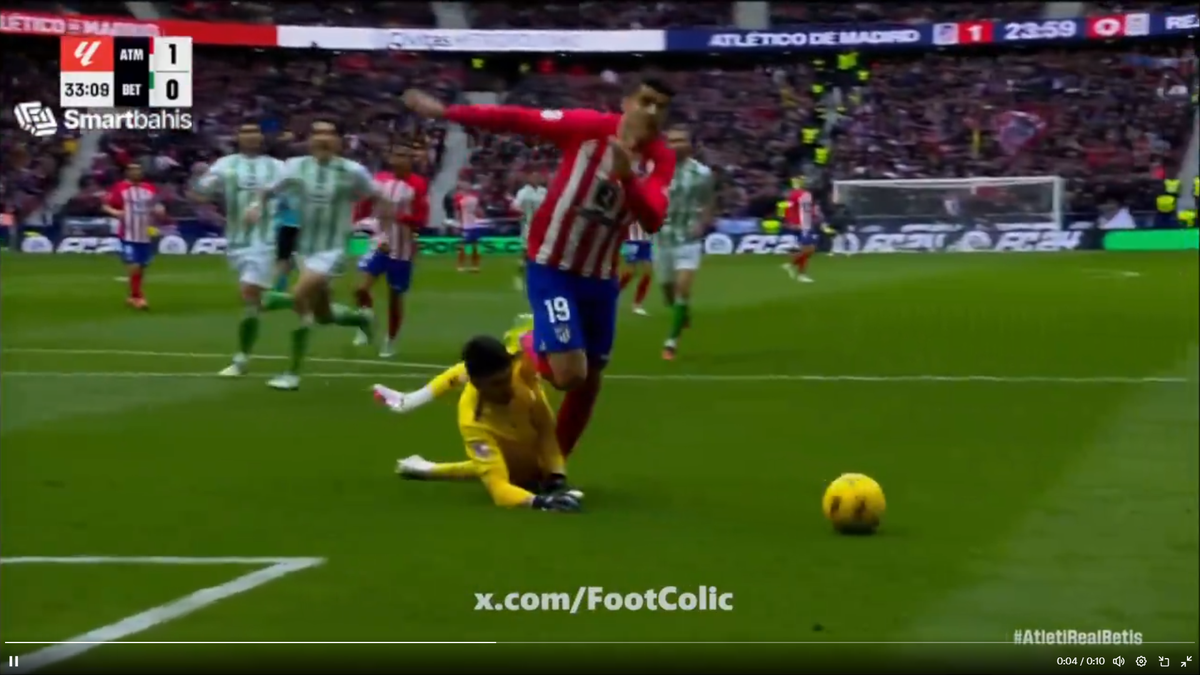 Nebunie la Atletico Madrid - Betis: portarul a intrat în istorie în nici 20 de minute! » Autogolul a fost doar începutul