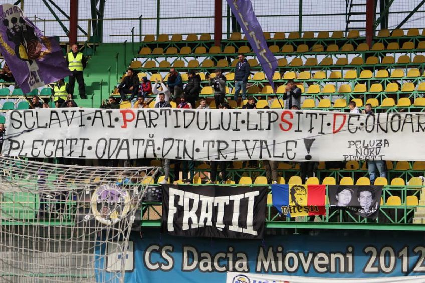 FC Argeș ocupă locul al 14-lea în Liga 2, o clasare deziluzionantă / Sursă foto: Facebook@ Peluza Nord Pitești