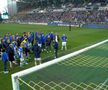 Imaginile weekendului în Europa: liderul ultrașilor i-a aliniat pe antrenor și jucători pe gazon, după umilitorul 0-6!