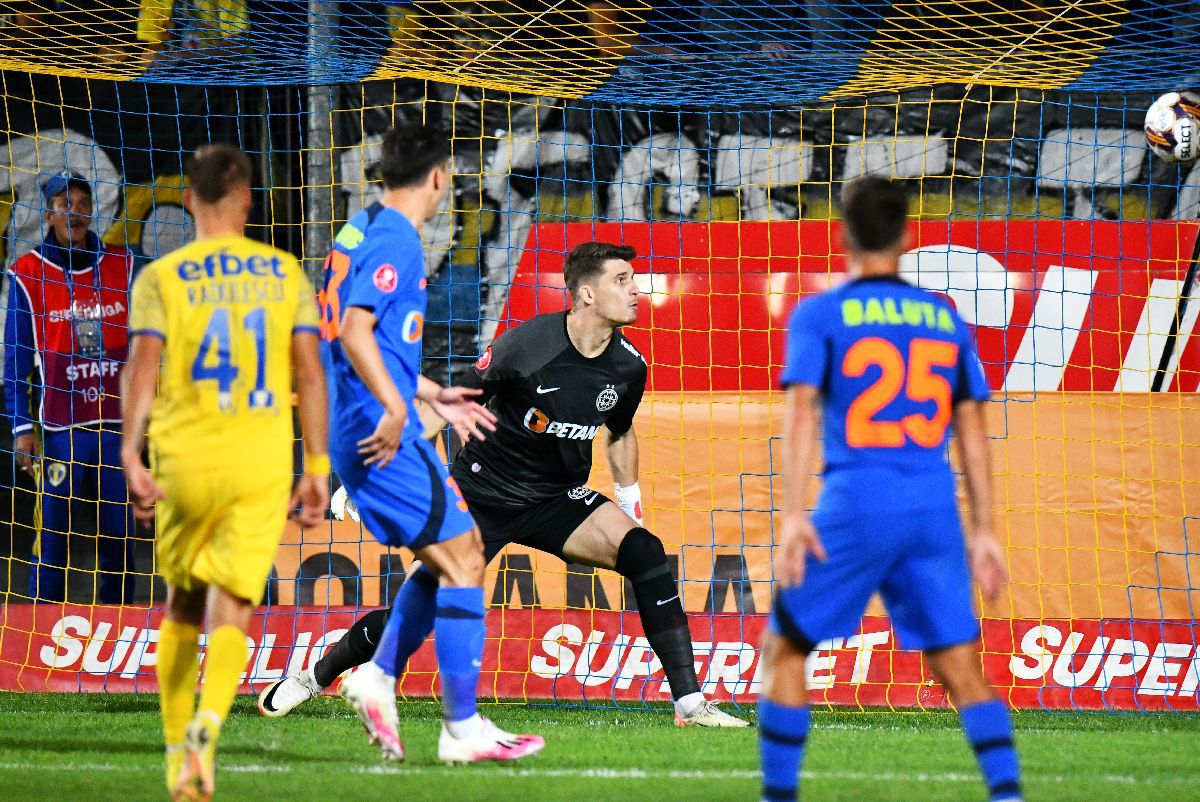 Duelul nevăzut de la FCSB - Petrolul » Doi dintre specialiștii campionatului, față în față: „Unii jucători mi-au vorbit despre el”