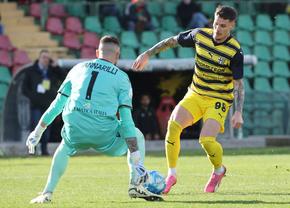 Dennis Man, ce fază la meciul 100! » „Genial” + Ce spune Parma de prelungirea contractului