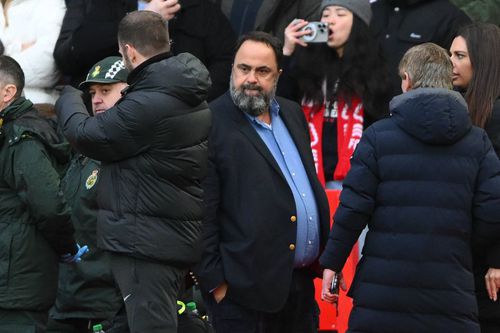 Evangelos Marinakis, patronul lui Nottingham Forest, pe teren, furios Foto: Imago