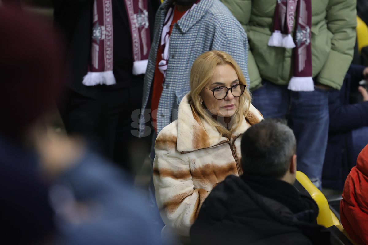 Soția și fiica lui Marius Șumudică, surprinse încălcând regulamentul pe Arena Națională la Rapid - FCSB