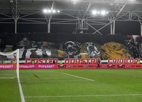 Spectacol în Dinamo - Hermannstadt! » Trei scenografii BLITZ afișate de ultrași în 5 minute: „În cinstea noastră, câinilor”
