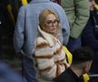Soția și fiica lui Marius Șumudică, surprinse încălcând regulamentul pe Arena Națională la Rapid - FCSB