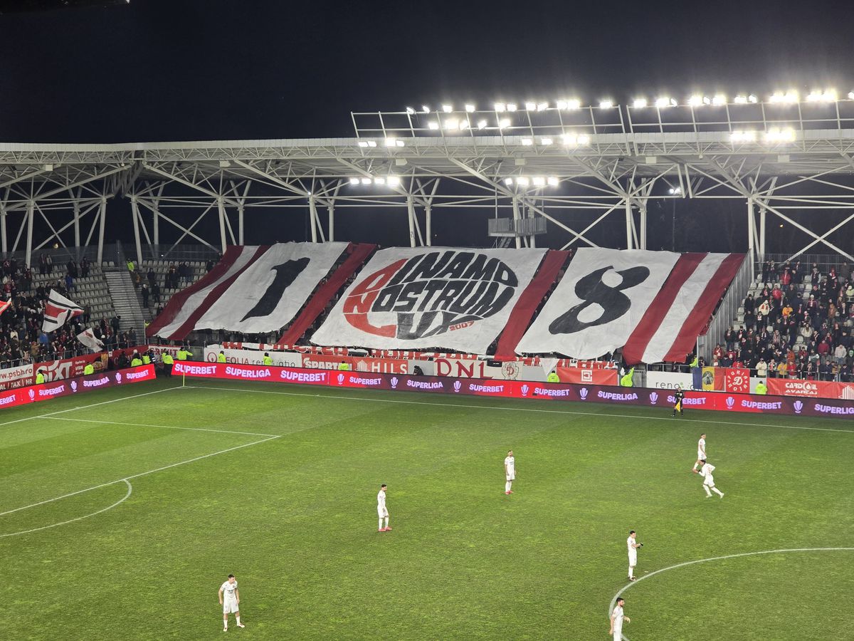 Spectacol în Dinamo - Hermannstadt! » Trei scenografii BLITZ afișate de ultrași în 5 minute: „În cinstea noastră, câinilor”