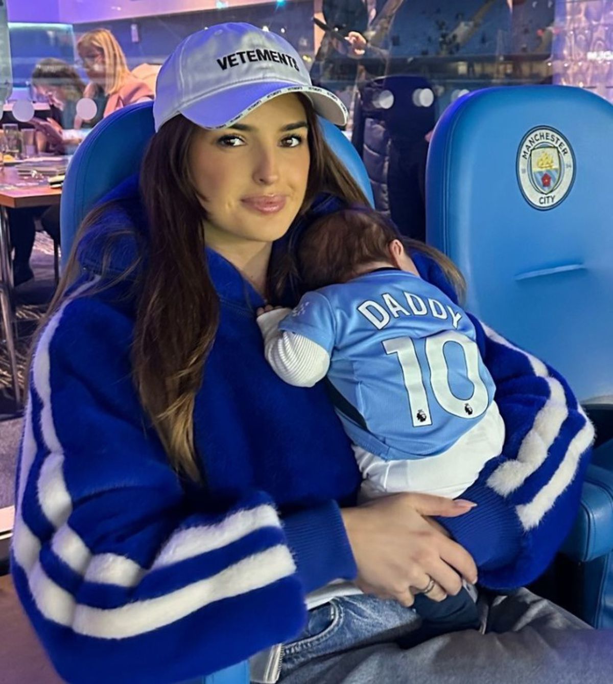 Jack Grealish, surprins de paparazzii într-o cârciumă cu bere ieftină