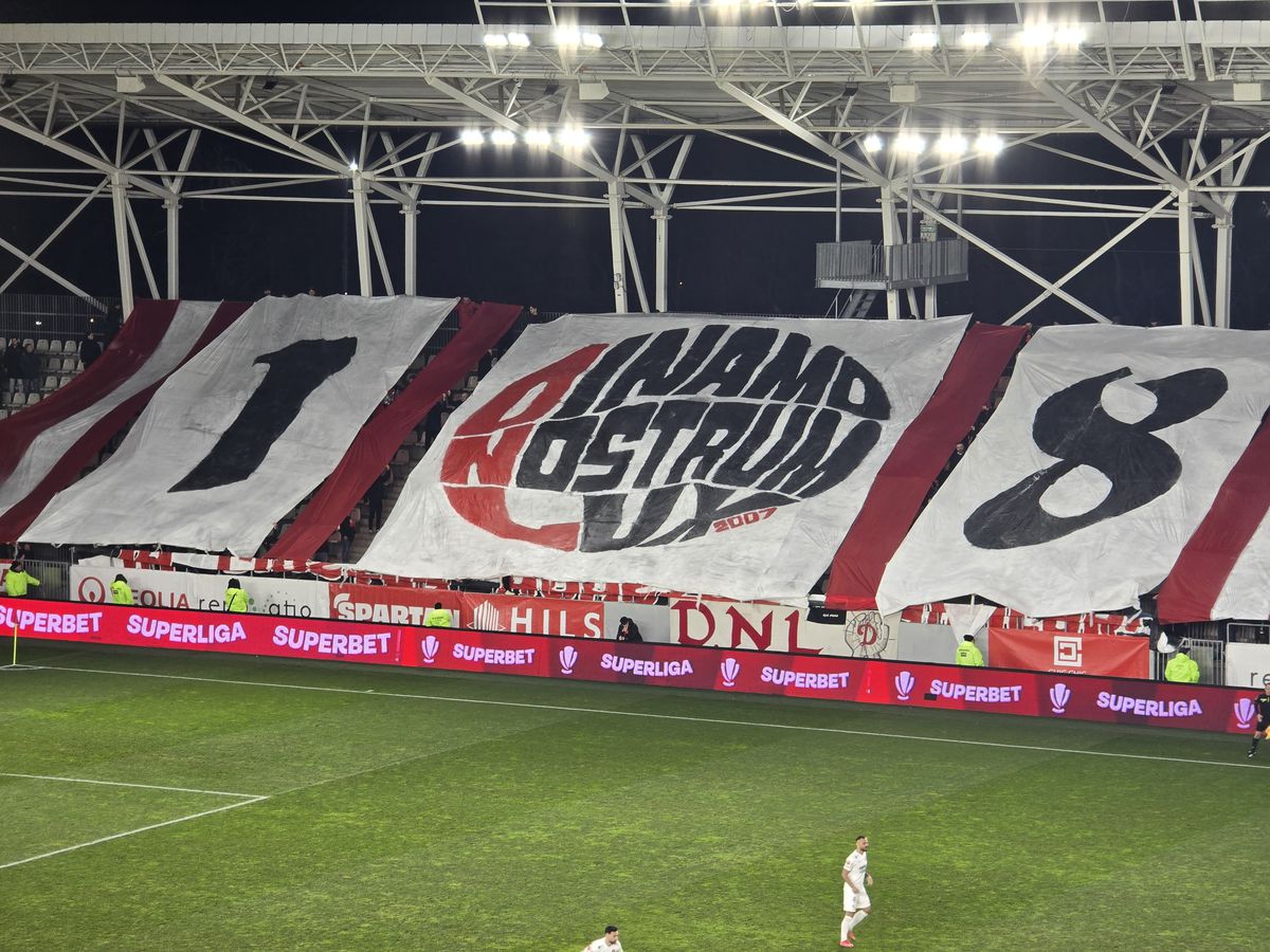 Spectacol în Dinamo - Hermannstadt! » Trei scenografii BLITZ afișate de ultrași în 5 minute: „În cinstea noastră, câinilor”