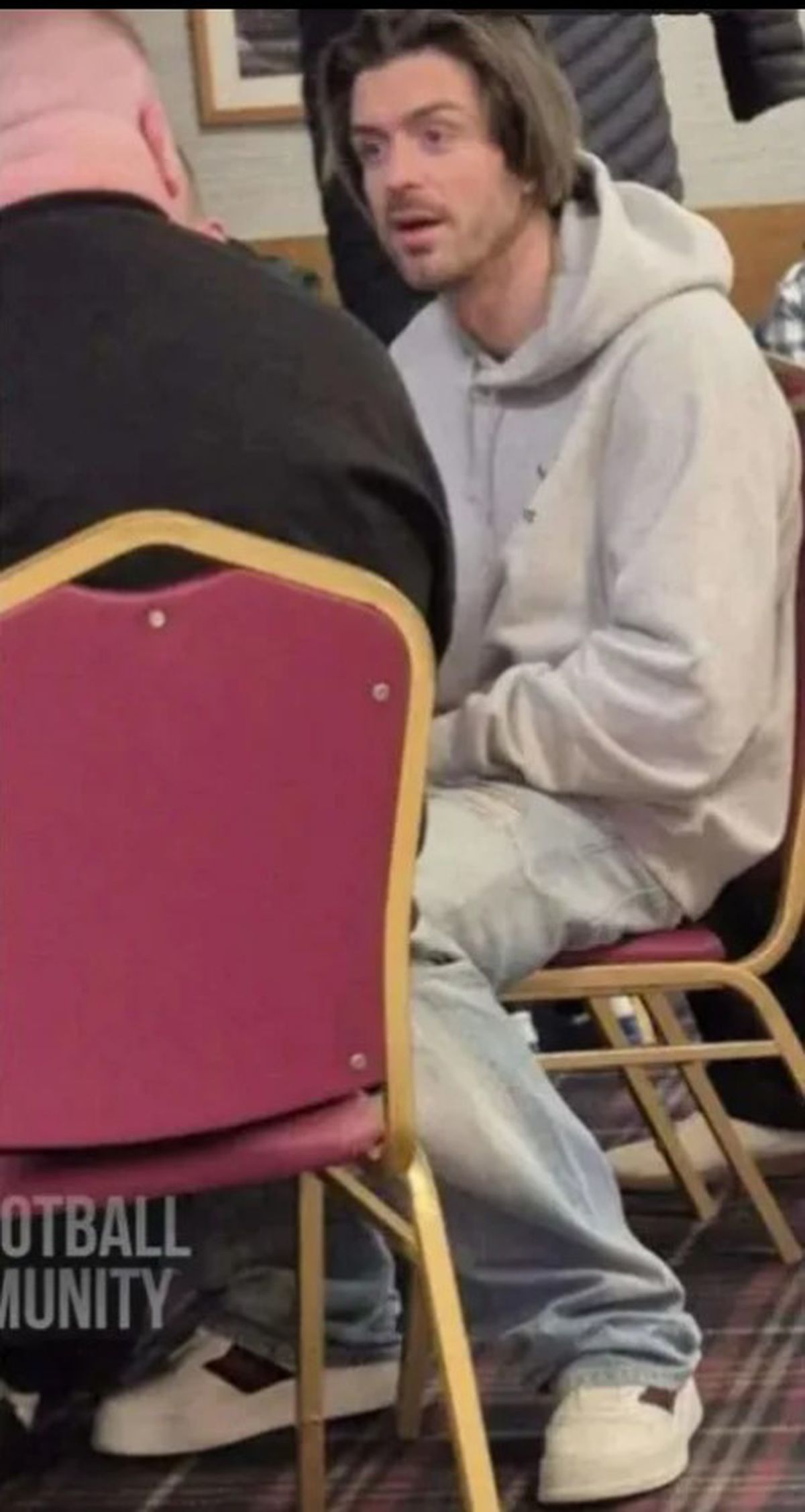 Jack Grealish, surprins de paparazzii într-o cârciumă cu bere ieftină