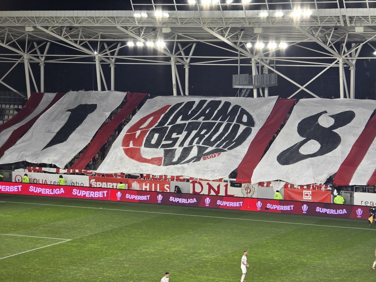 Spectacol în Dinamo - Hermannstadt! » Trei scenografii BLITZ afișate de ultrași în 5 minute: „În cinstea noastră, câinilor”