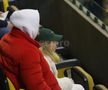 Soția și fiica lui Marius Șumudică, surprinse încălcând regulamentul pe Arena Națională la Rapid - FCSB
