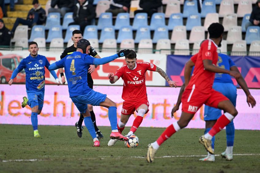 Gloria Buzău - UTA Arad, penultima partidă a rundei #29 din Superligă, s-a încheiat cu scorul de 1-1. Ambele goluri au fost marcate după minutul 87.