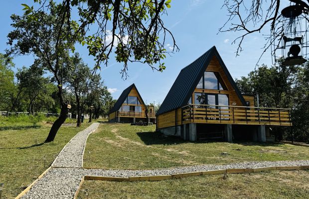 Ghid complet al cabanelor A-frame din România: Descoperă IezerVenture Cabins