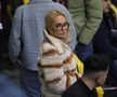 Soția și fiica lui Marius Șumudică, surprinse încălcând regulamentul pe Arena Națională la Rapid - FCSB