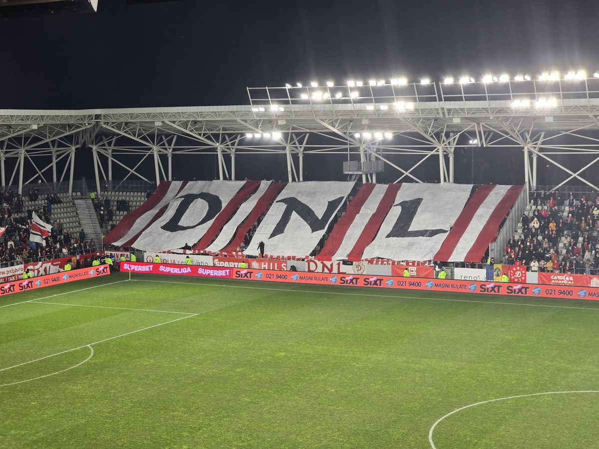 Spectacol în Dinamo - Hermannstadt! » Trei scenografii BLITZ afișate de ultrași în 5 minute: „În cinstea noastră, câinilor”