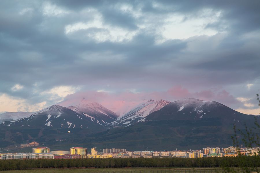 Vedere din Erzurum FOTO Imago Images Cum se pregătesc înotătorii de top la început de an » Summer McIntosh și David Popovici la altitudine, Leon Marchand și Thomas Ceccon la soare