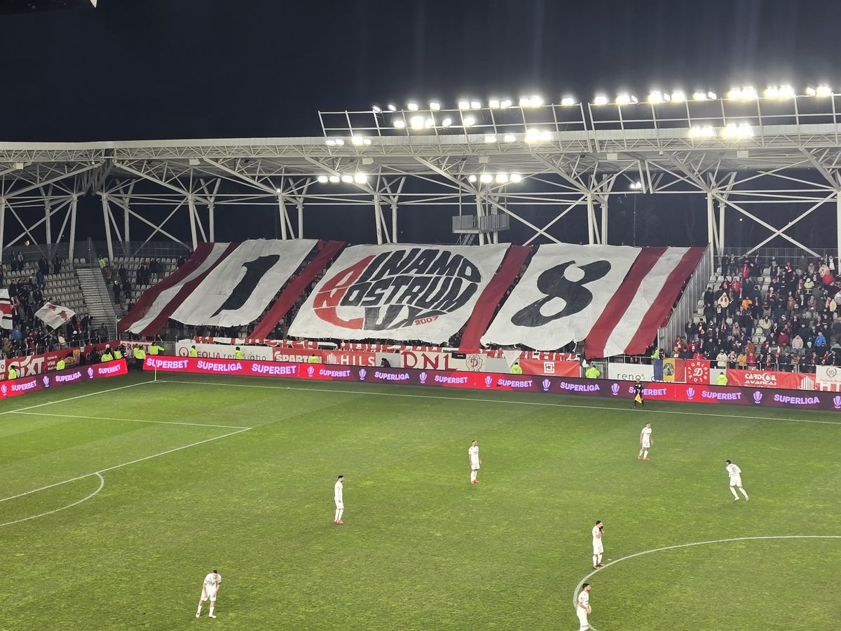 Spectacol în Dinamo - Hermannstadt! » Trei scenografii BLITZ afișate de ultrași în 5 minute: „În cinstea noastră, câinilor”