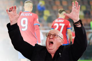 „Dumnezeu are mai puțină treabă cu fotbalul decât crede Becali!” » Actorul Bebe Cotimanis: „Vrei să spun un fotbalist care mă enervează la culme?”