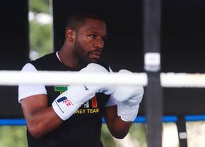 Floyd Mayweather, duel cu un multiplu campion mondial la kickboxing: „Atena, Grecia, pregătiți-vă”