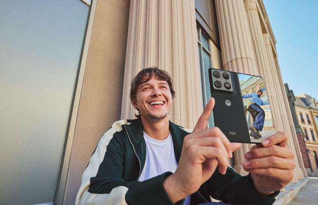 Motorola lansează razr fold și edge 70 fusion și aduce energia FIFA World Cup 26 către fani din întreaga lume