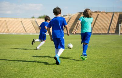 Psihoterapia la micii sportivi: cum susține dezvoltarea emoțională pe cea fizică?