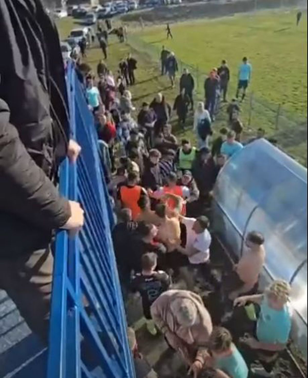 Scandal și bătaie generală la meciul din România! Poliția a intervenit de urgență