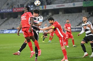 Situație incredibilă la clubul din Superligă » Jucătorii refuză deplasarea la meci din cauza problemelor financiare