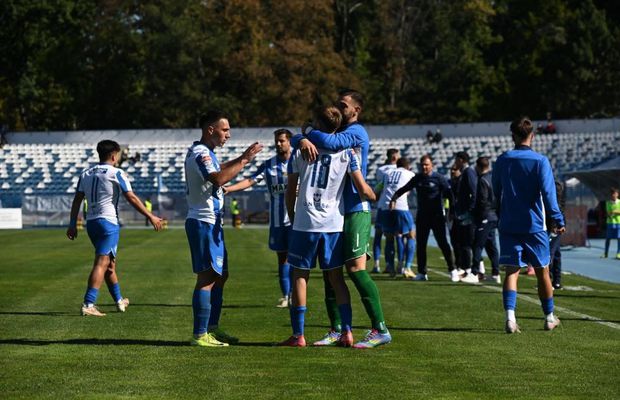 Fotbaliștii unei echipe de tradiție, care voia în Superliga, trăiesc pe banii părinților!