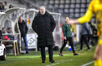 Selecționerului naționalei României de fotbal feminin i s-a făcut rău » OUT de pe bancă la meciul decisiv de azi