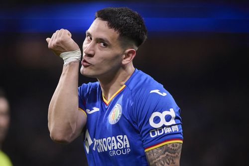 Martin Satriano exultă după golul cu care Getafe a răpus-o pe Real Madrid pe „Bernabeu” / Foto: Imago