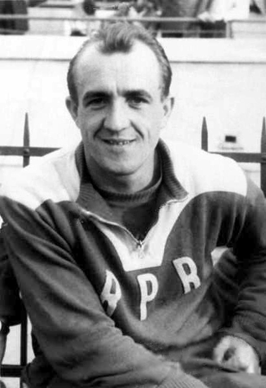 „Dumnezeu are mai puțină treabă cu fotbalul decât crede Becali!” » Actorul Bebe Cotimanis: „Vrei să spun un fotbalist care mă enervează la culme?”