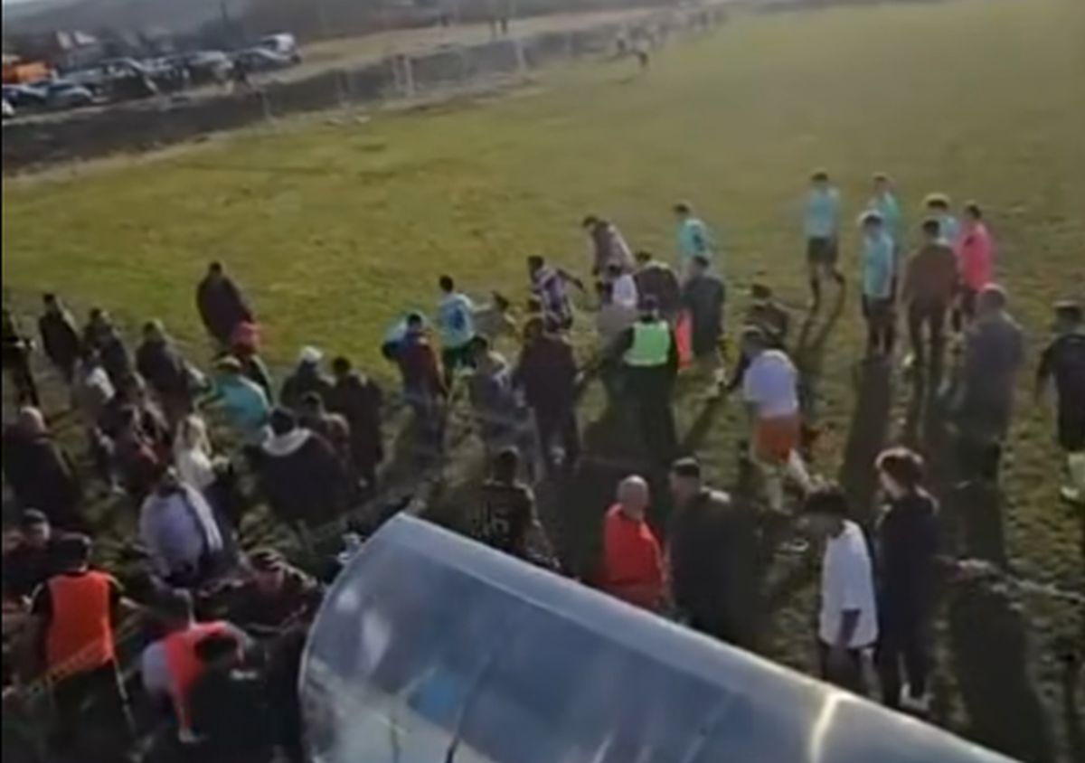 Scandal și bătaie generală la meciul din România! Poliția a intervenit de urgență