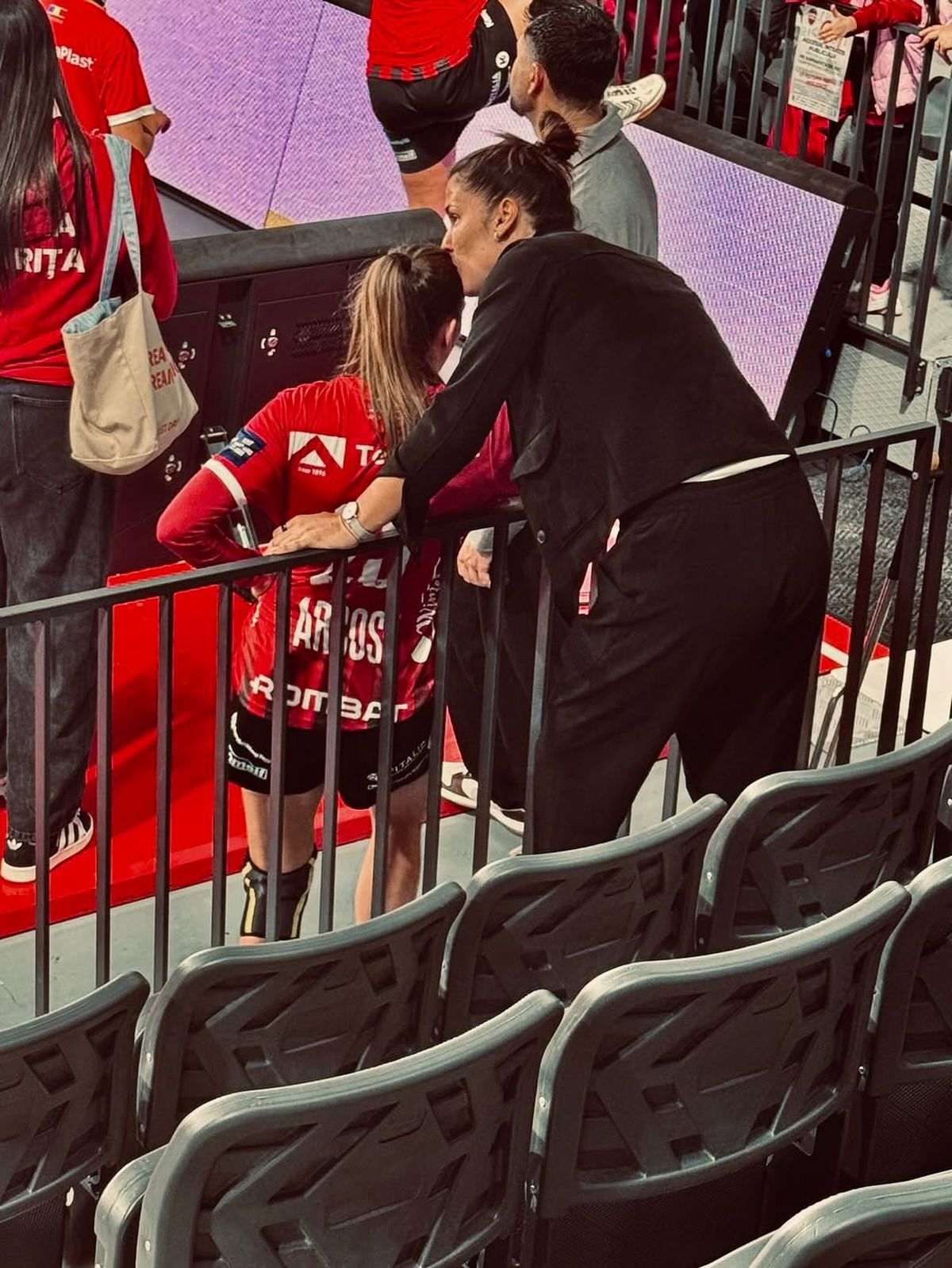 Încă un cuplu fericit în handbalul românesc » Mesaje la un an de relație: „Te iubesc mai mult decât orice”