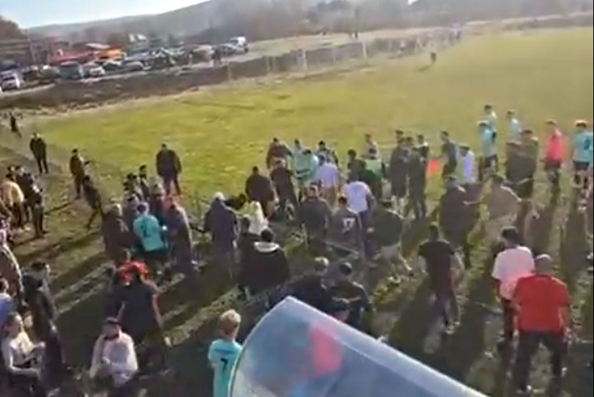 Scandal și bătaie generală la meciul din România! Poliția a intervenit de urgență