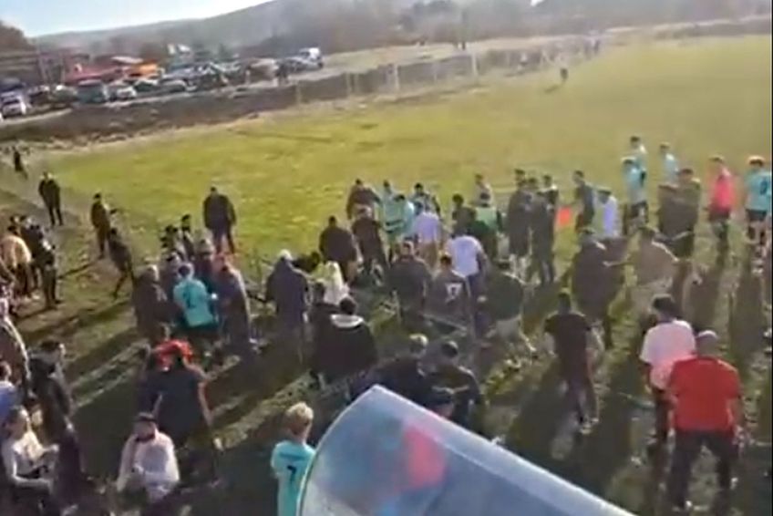 Haos la meciul dintre Speranța Mociu și Juniorul Cluj! Spectatorii au luat la bătaie jucătorii