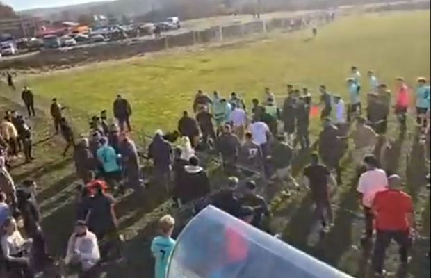 Scandal și bătaie generală la meciul din România! Poliția a intervenit de urgență