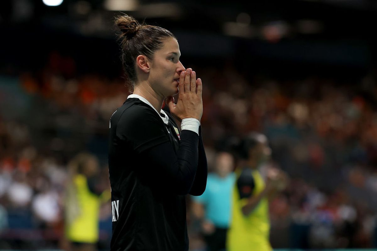 Paula Arcos și Kinga Janurik, relație