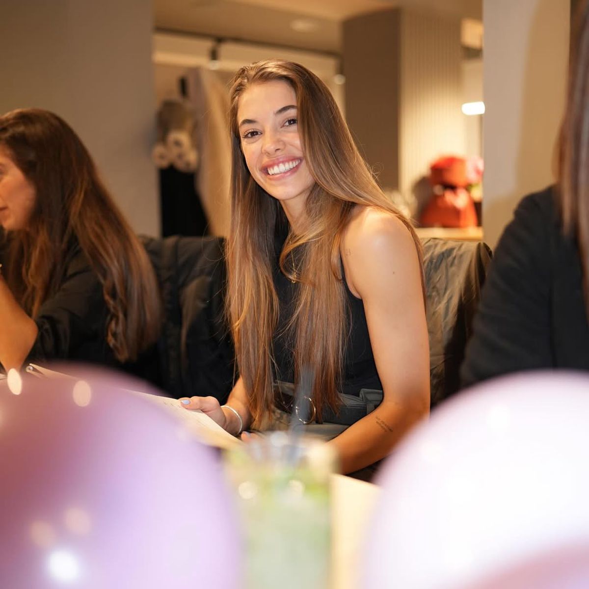 Paula Arcos și Kinga Janurik, relație