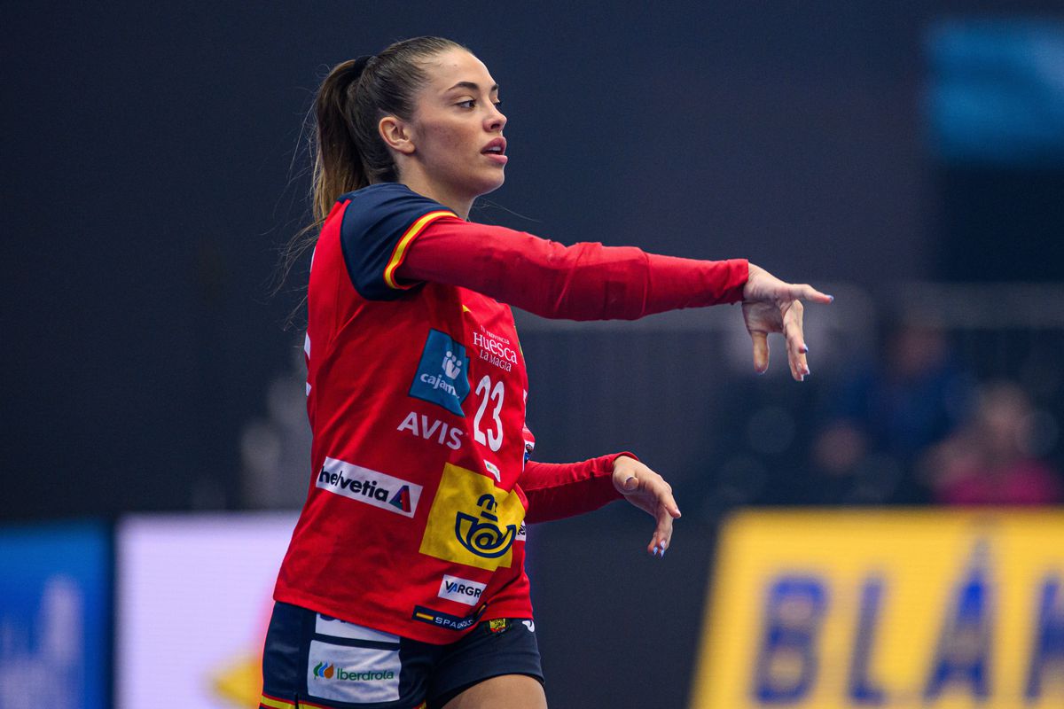 Paula Arcos și Kinga Janurik, relație