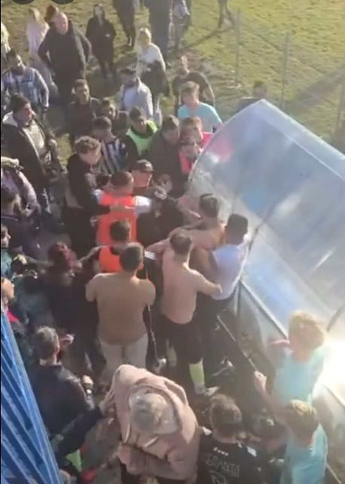 Haos la meciul dintre Speranța Mociu și Juniorul Cluj! Spectatorii au luat la bătaie jucătorii