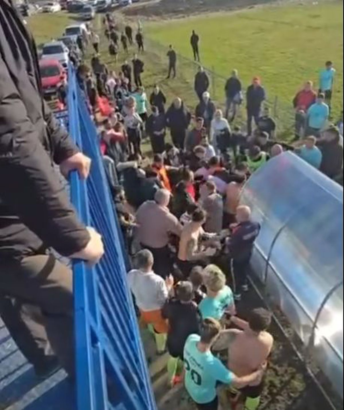 Scandal și bătaie generală la meciul din România! Poliția a intervenit de urgență