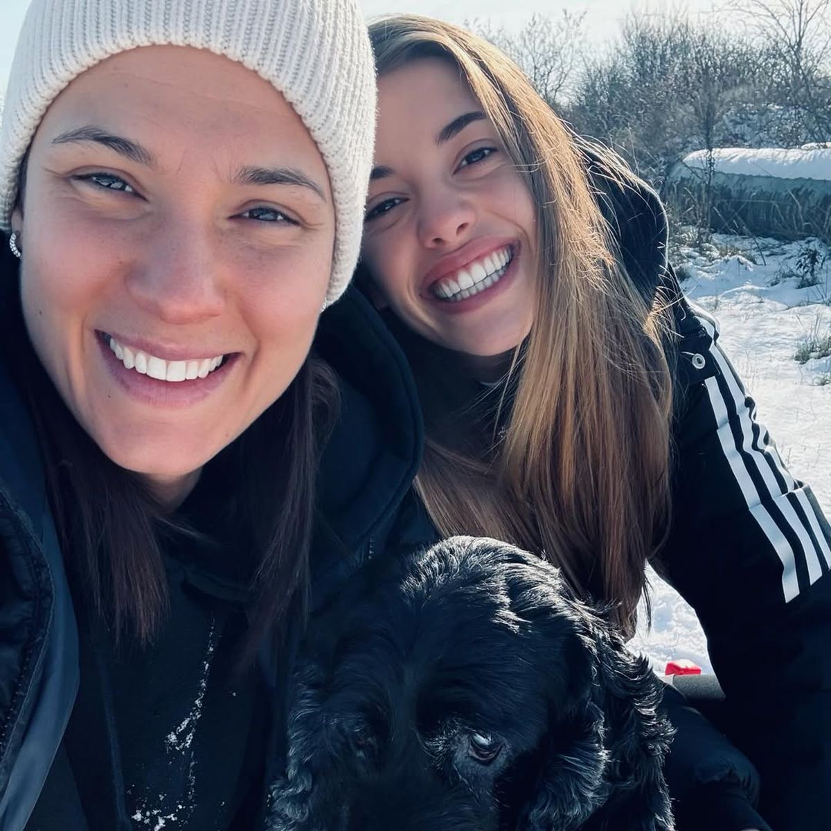 Paula Arcos și Kinga Janurik, relație