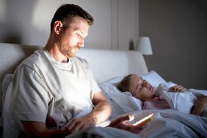 Cât de nocive sunt reels-urile? Timpul petrecut „scrollând” filmulețe ne poate afecta grav creierul! Cum putem contracara „atacul” AI