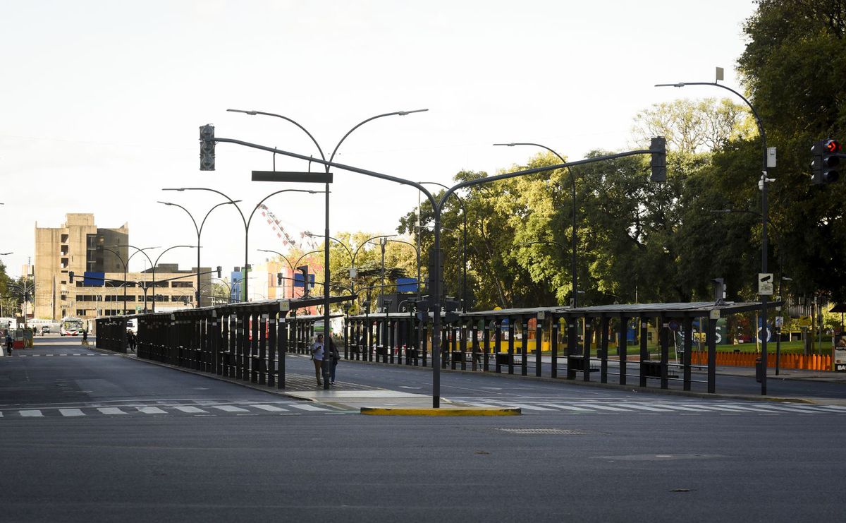 Cât respectă România carantina? Google a publicat raportul COVID-19: cum a scăzut mobilitatea românilor per total și județ cu județ