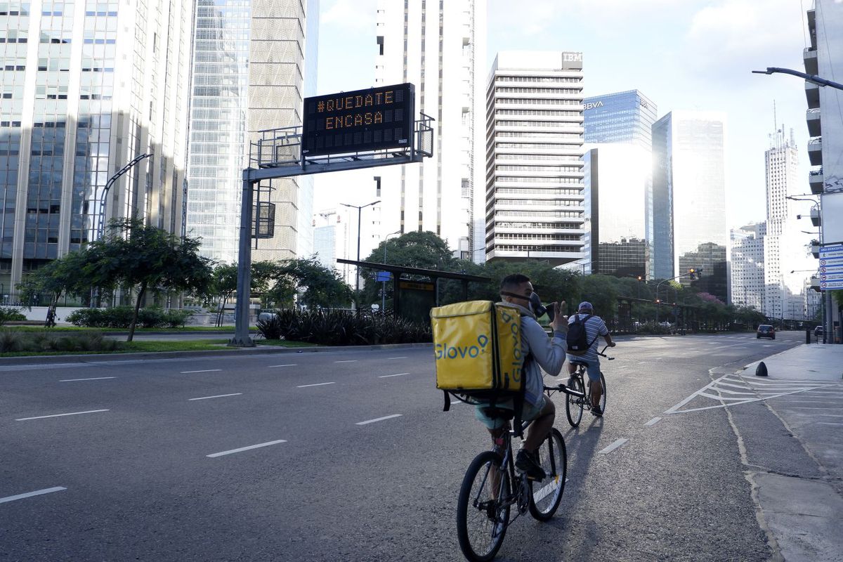 Cât respectă România carantina? Google a publicat raportul COVID-19: cum a scăzut mobilitatea românilor per total și județ cu județ