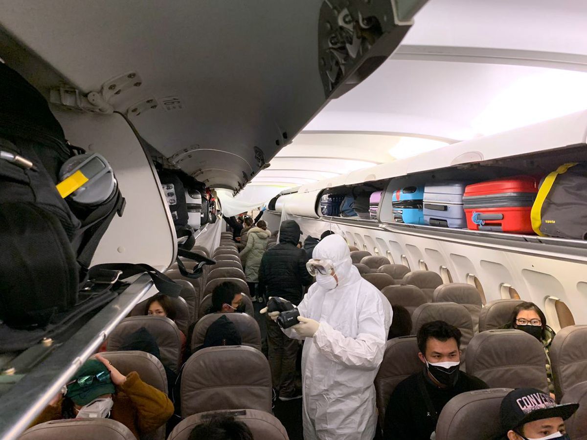 COVID-19. Cinci milioane de măști de protecție, vândute în România în doar 6 ore