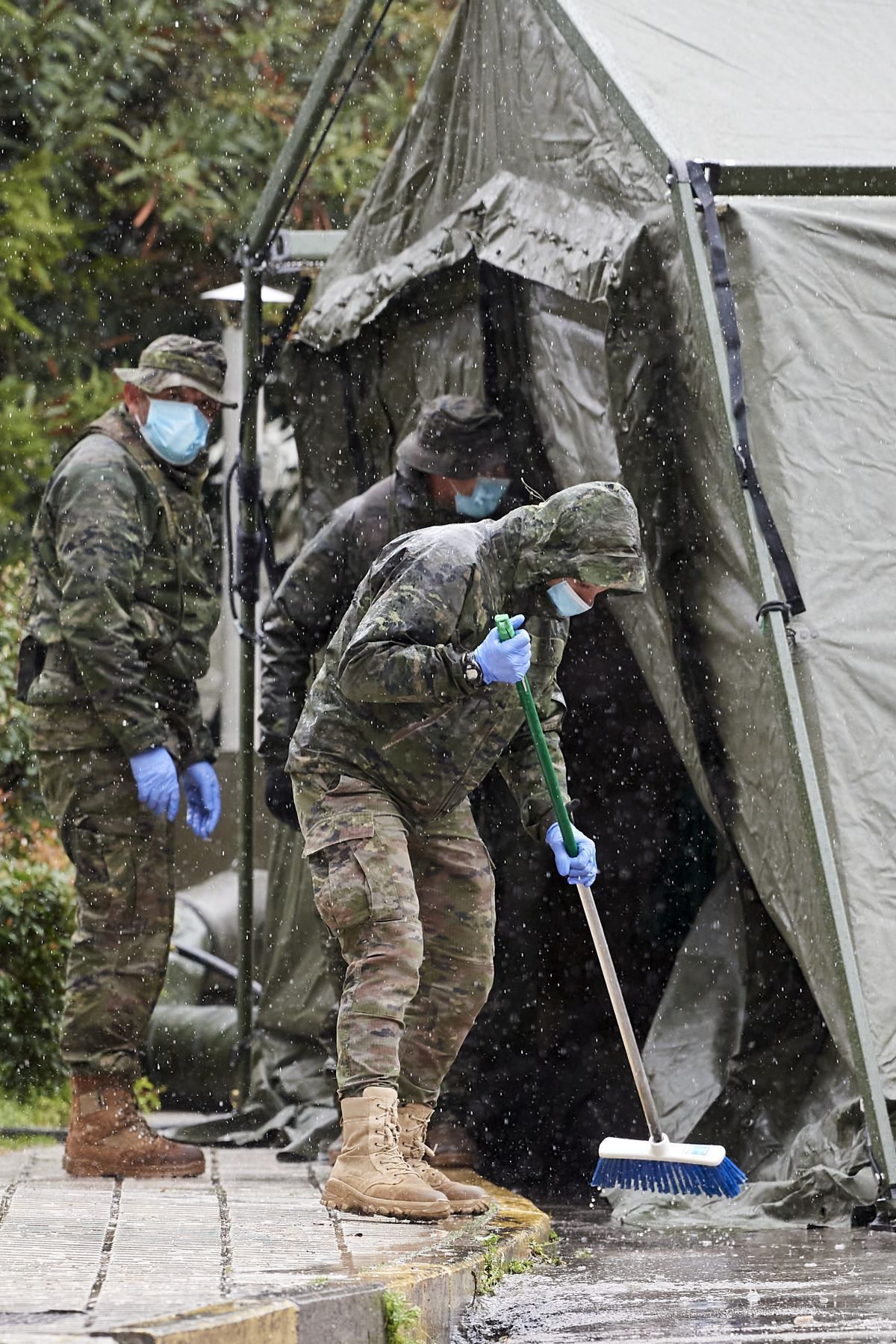 COVID-19. Cinci milioane de măști de protecție, vândute în România în doar 6 ore