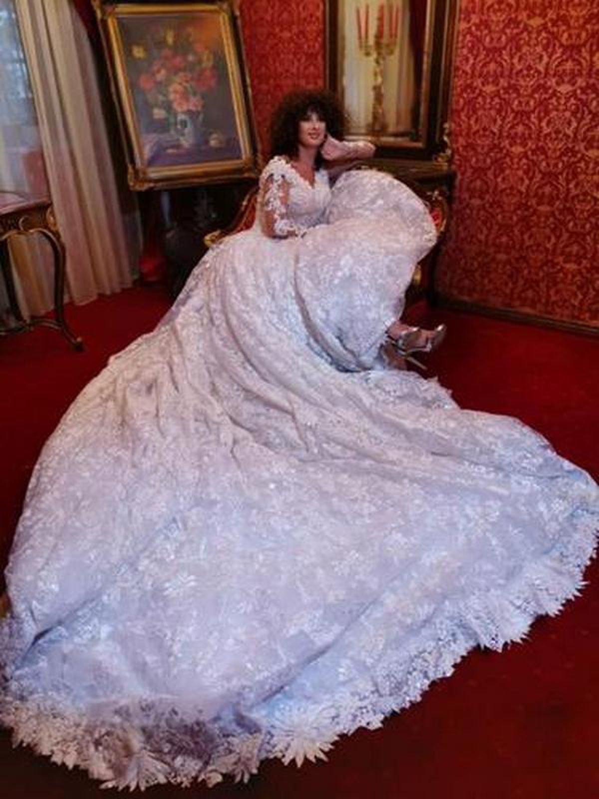 FOTO&VIDEO Anamaria Prodan, pictorial incendiar: în rochie de mireasă și fără lenjerie intimă