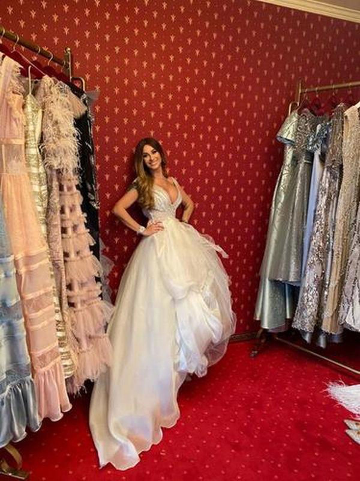 FOTO&VIDEO Anamaria Prodan, pictorial incendiar: în rochie de mireasă și fără lenjerie intimă