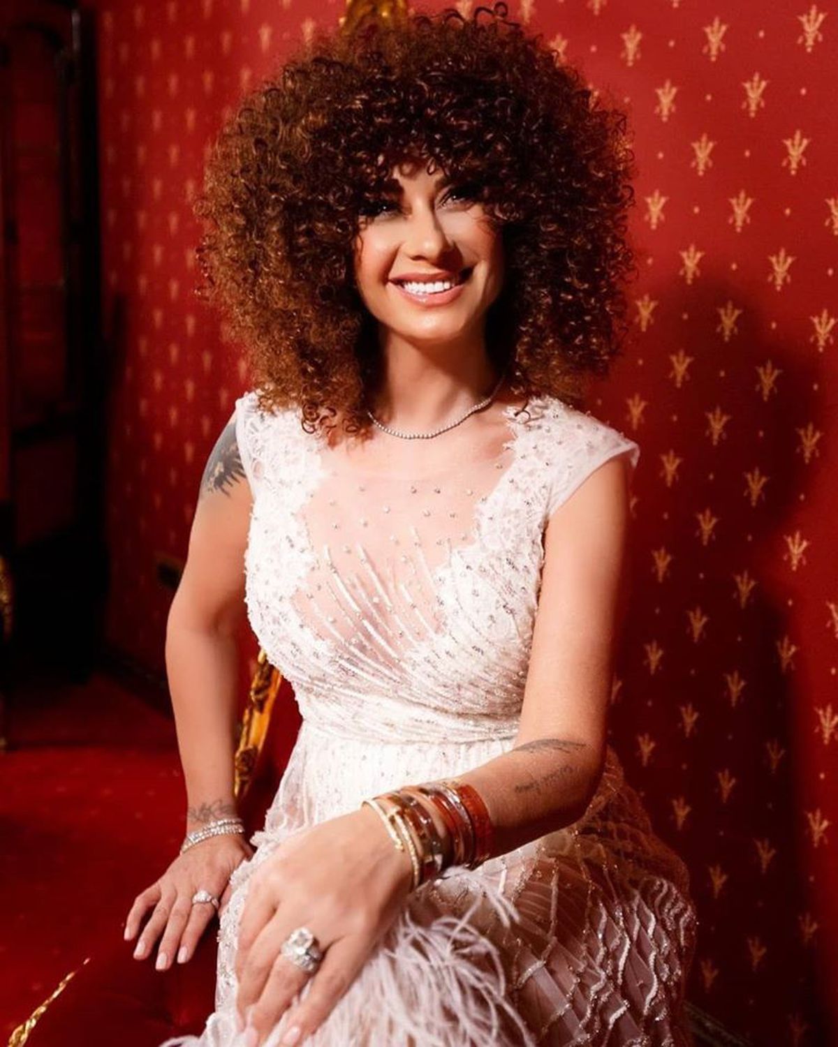 FOTO&VIDEO Anamaria Prodan, pictorial incendiar: în rochie de mireasă și fără lenjerie intimă